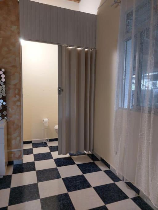 La Petite Maison, Spacieuse, Avec Jardin / Parking 세인트 로즈 외부 사진