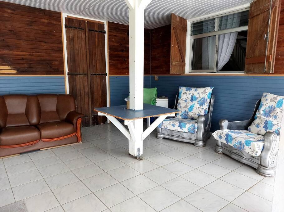 La Petite Maison, Spacieuse, Avec Jardin / Parking 세인트 로즈 외부 사진